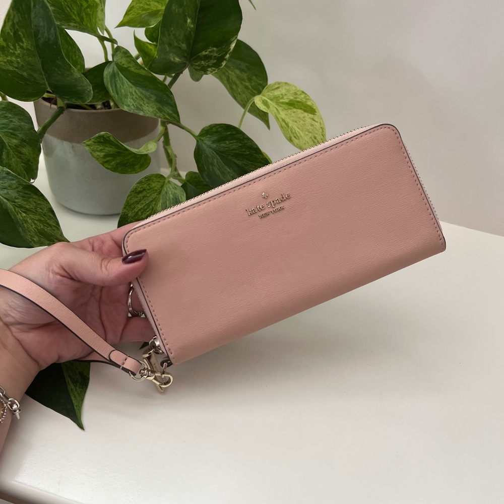 Like New Kate Spade Leather Wristlet Wallet in Nude